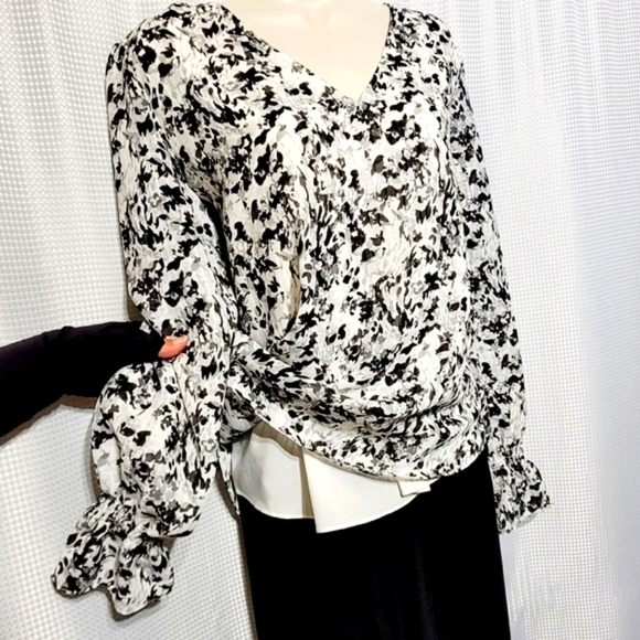 WHBM Black & White Leaf Pattern Long Ruffled Sleeves Blouse (M) - Picture 2 of 8